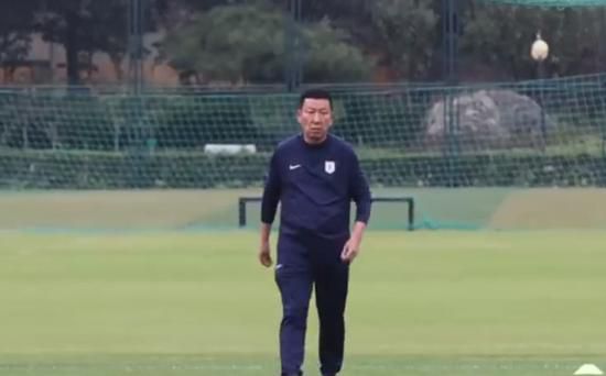 据知情人透露，哈维从未在内部批评时如此尖锐严苛，赛后哈维也承认自己作为教练从未如此大动肝火。